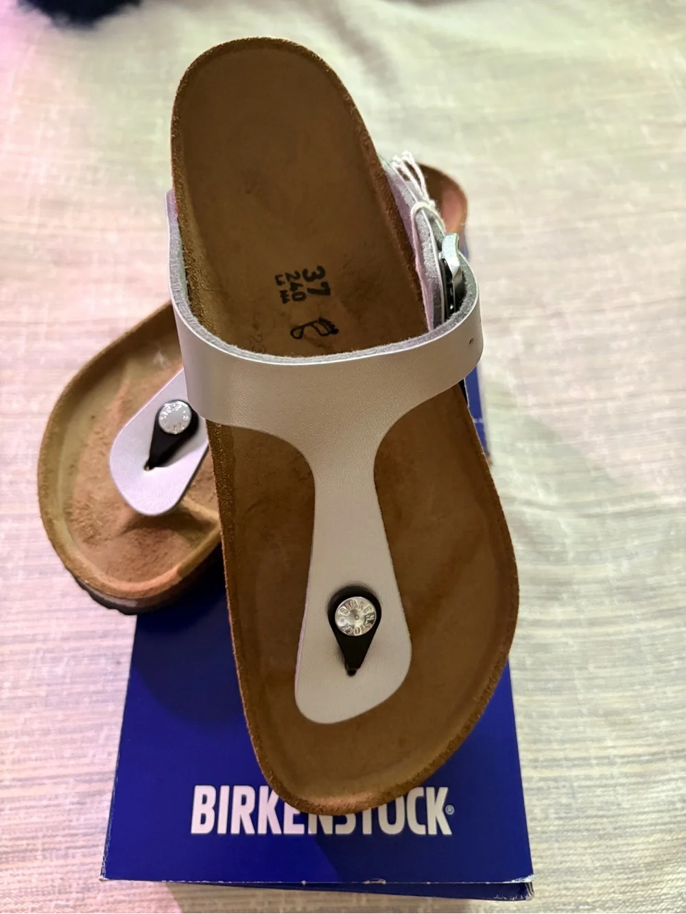 NWT Birkenstock White Gizeh Thong Sandal with Silver Buckle